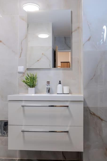 Appartamento L'mai Riverside Praga